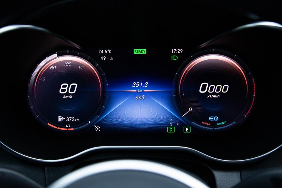 Панель приборов Mercedes-Benz C200 EQ Boost (W205) 2018 года  (LA) (фото 5 из 11)